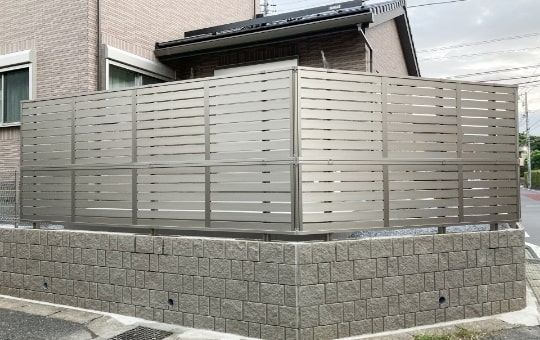目隠しフェンス取付